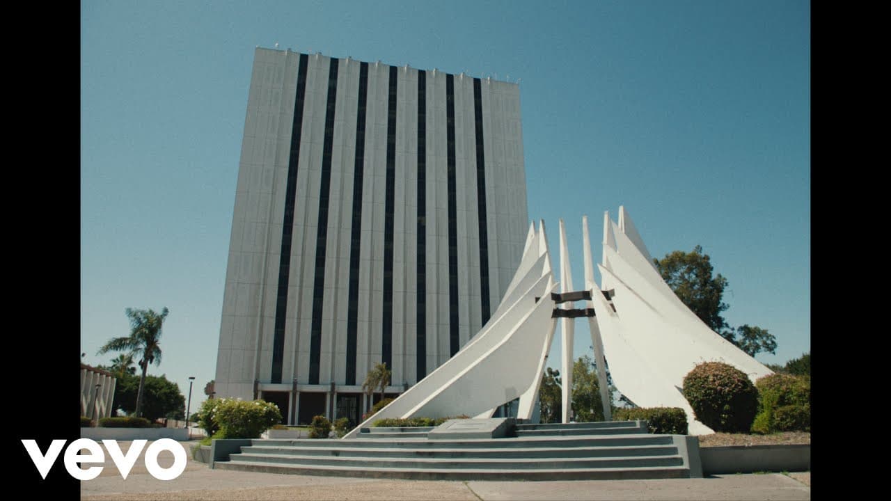Capa do videoclipe: Not Like Us — Kendrick Lamar