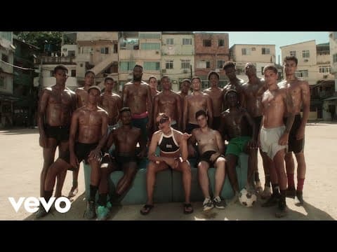 Capa do videoclipe: Funk Rave — Anitta